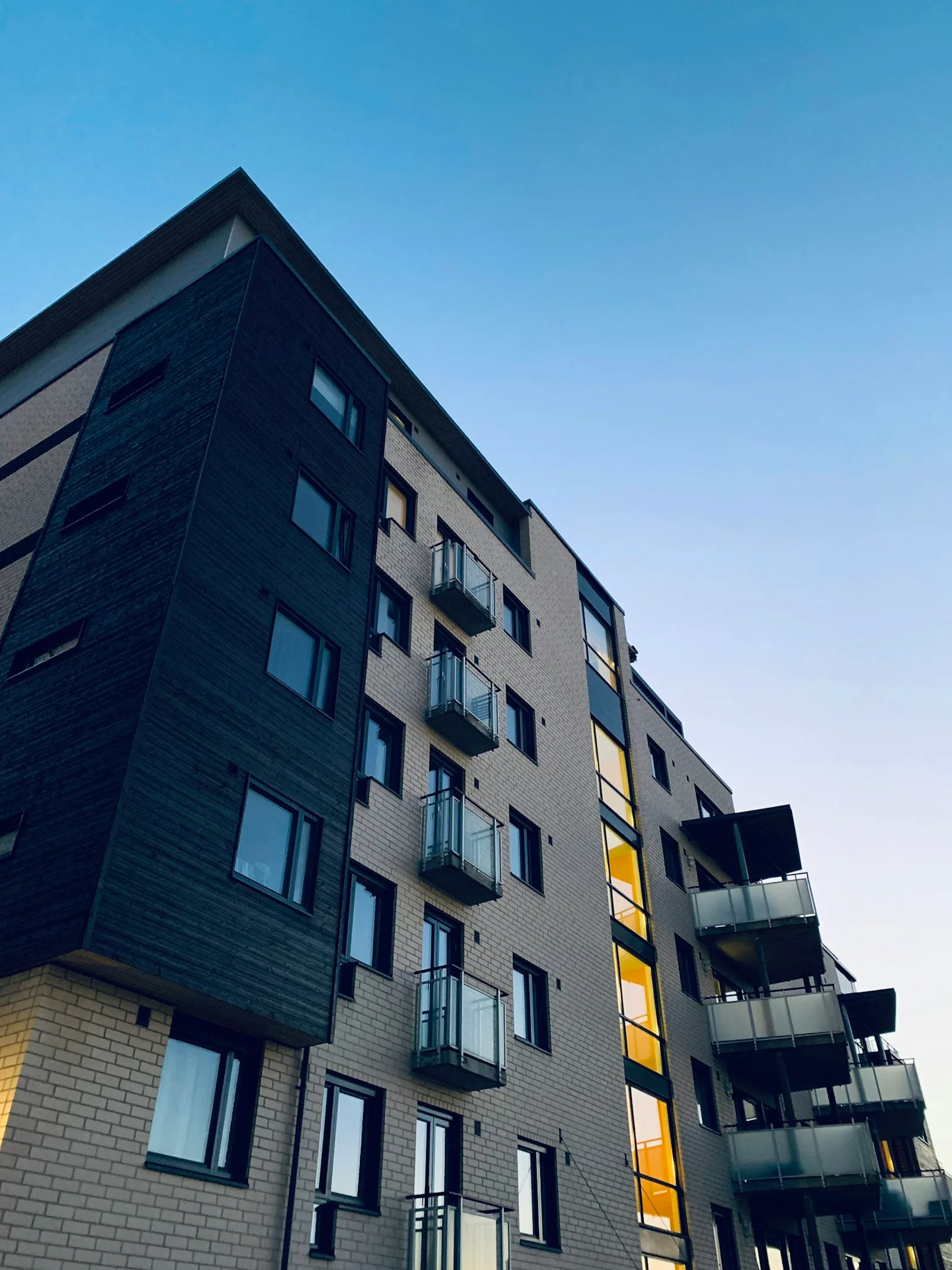 Riverside Residences — image 2